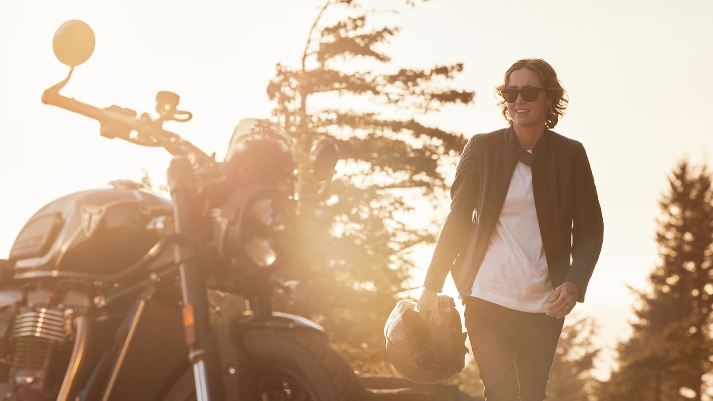 Rider walking towards Triumph Speed Twin 900