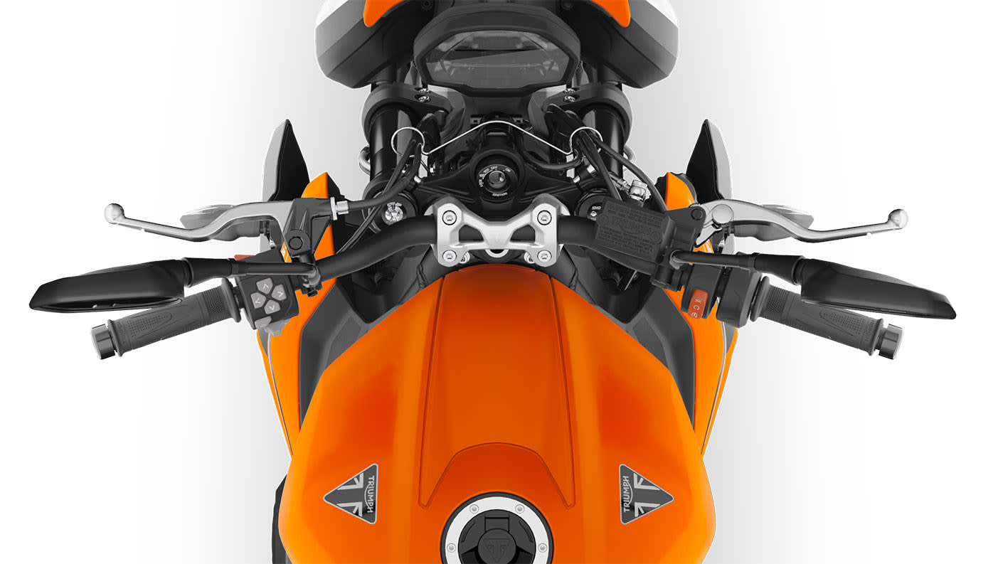 MY25 Street Triple R ergonomics